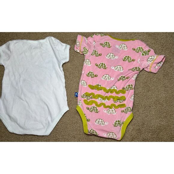 Lot of 2 Onesies, 0-3 month,‎ Magnolia Baby & KicKee Pants, Bamboo & Pima Cotton - Picture 6 of 9